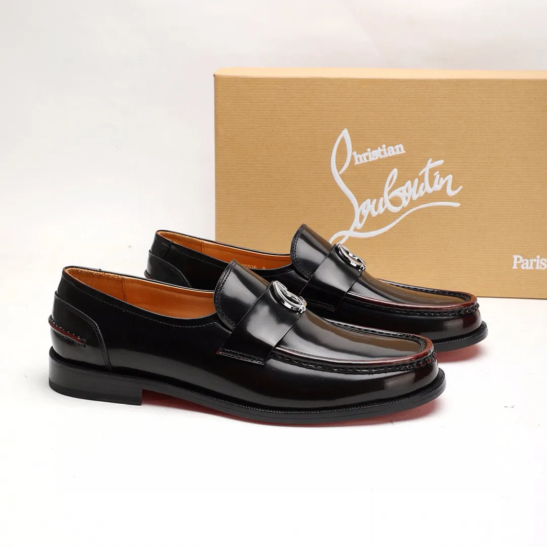 Batch 1,080 yuan 💰••New real shots••CL～High-end men’s 👔casual•loafers with red soles! ••🆑Genuine and top-quality goods from original orders ••✅💯 Purchase goods from top-quality original orders! Original imported patterned cowhide ➕Imported cowhide lining ➕Cowhide feet ➕Original leather outsole~🉑️Feel free to compare the authentic ones! Size: 38-44 (45.46.47 can be customized)
